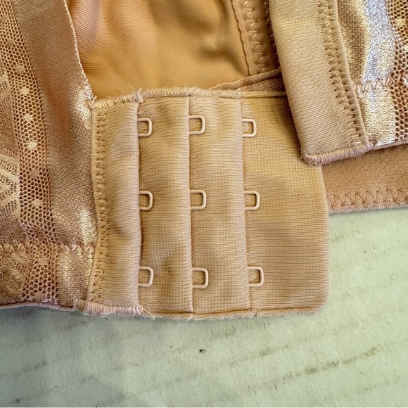 44C Breezies Bra Nude Rose Seamless Wirefree Support - Picture 10 of 16